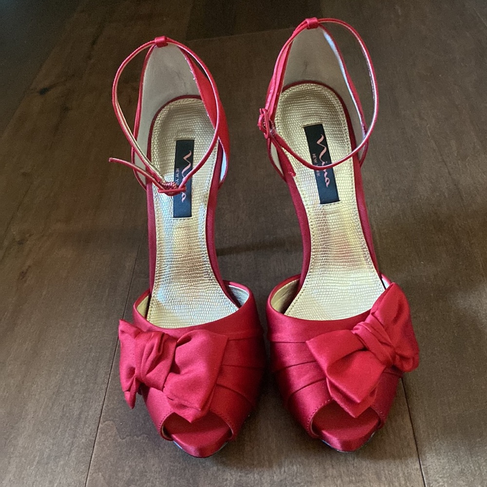 Nina gorgeous red heels! *lightly worn* - Picture 2 of 6